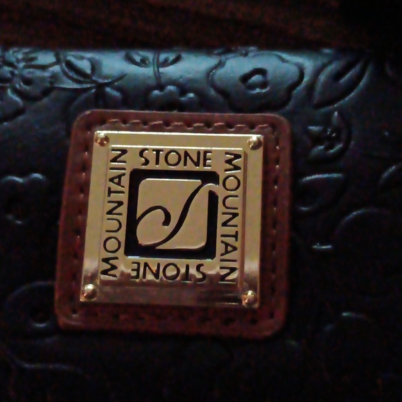NWT Stone Mountain Spring Bloom Embossed Bonded Leather Wallet in Gift Box - Picture 3 of 13